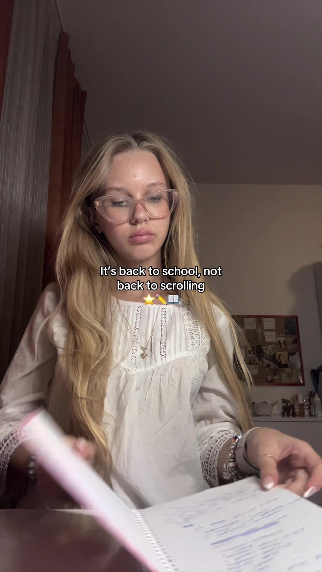 It's back to school, not
back to scrolling ⭐✏️📖