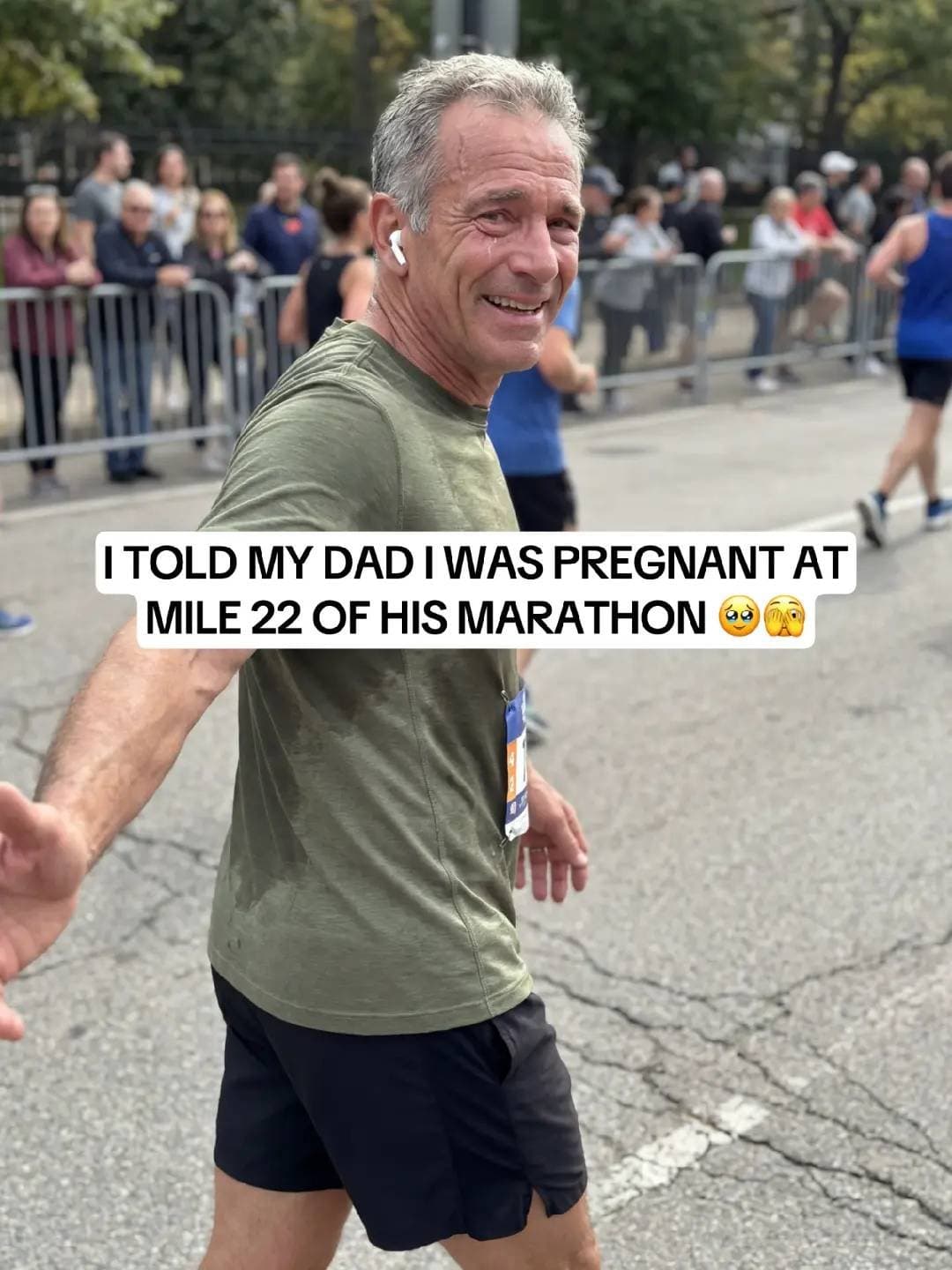Slide 1: I TOLD MY DAD I WAS PREGNANT AT
MILE 22 OF HIS MARATHON 🥹🫣