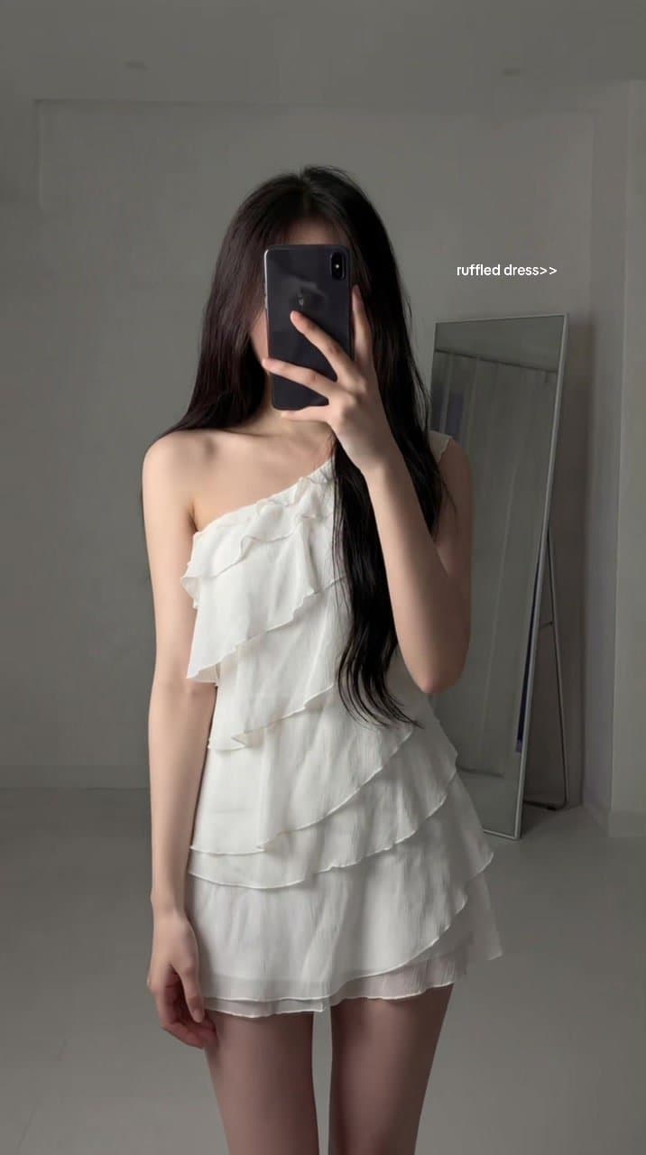 ruffled dress>>