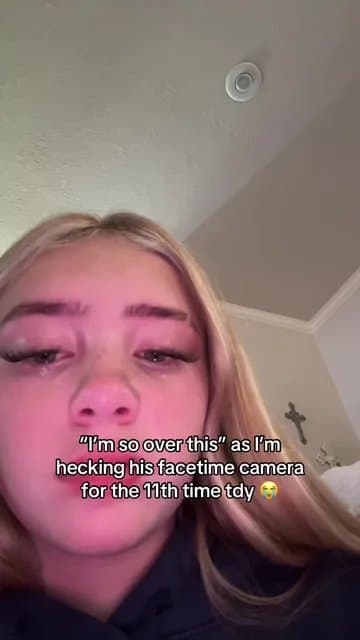 βIβm so over thisβ as Iβm
hecking his facetime camera
for the 11th time tdy π