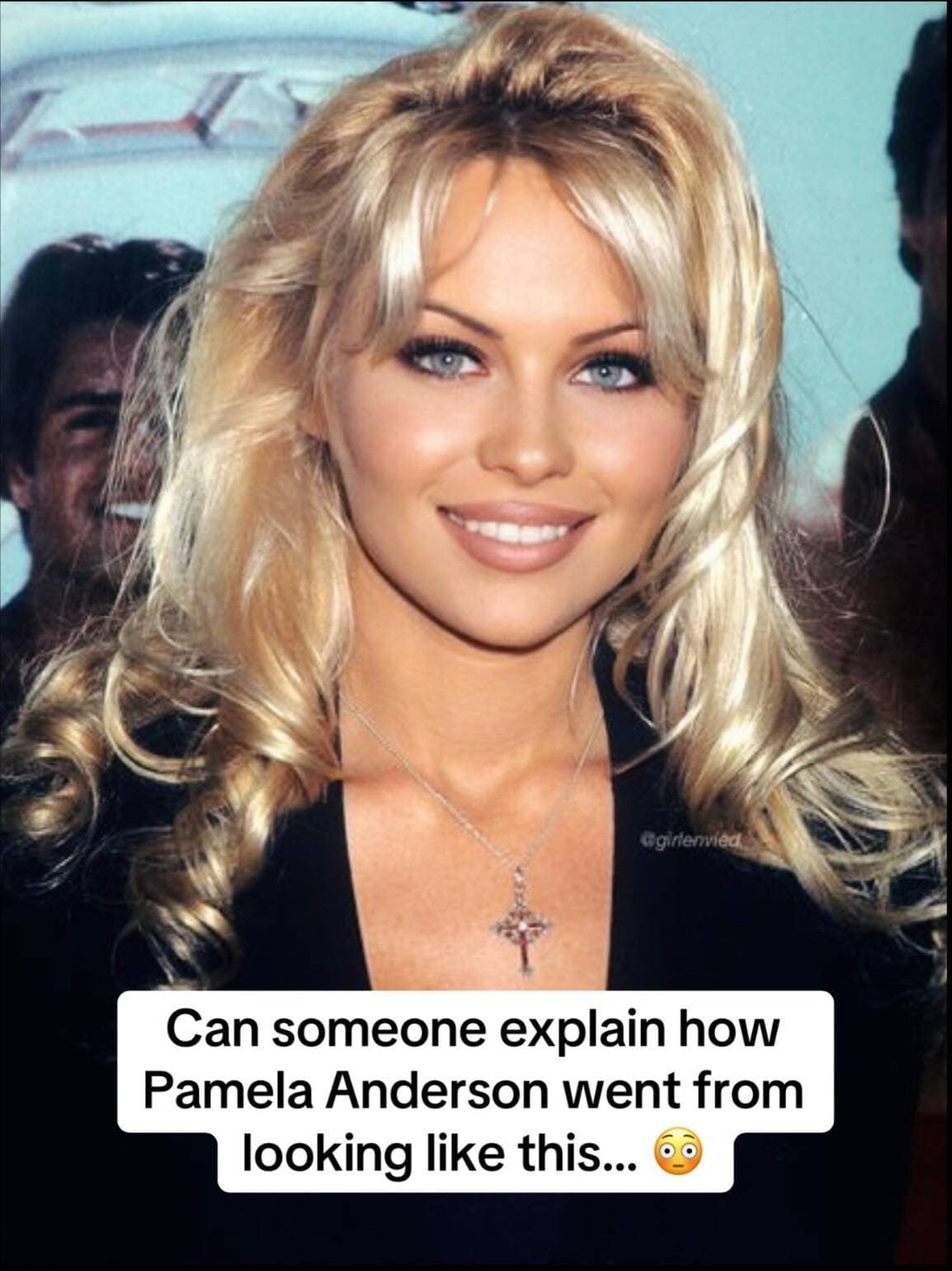Can someone explain how
Pamela Anderson went from
looking like this... 😳